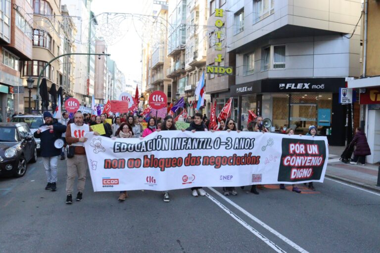 Trabajadoras de escuelas infantiles secundan la sexta jornada de huelga y se manifiestan en A Coruña y Vigo