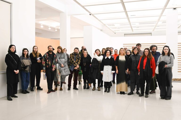 La UDC y la Fundación María José Jove reúnen a una treintena de artistas y agentes culturales en un encuentro sobre arte