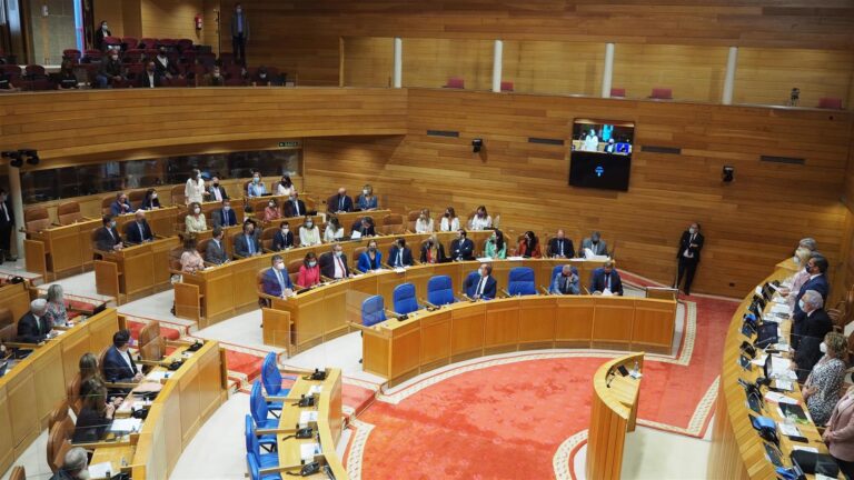 El Parlamento despide 2023 entre ‘panxoliñas’, guiños a las elecciones y el tema de un anuncio de turrón