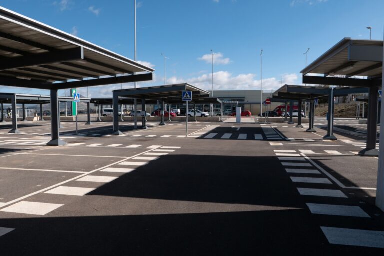 Adif lanza el concurso para la gestión de aparcamientos en 55 estaciones de tren por 246 millones de euros