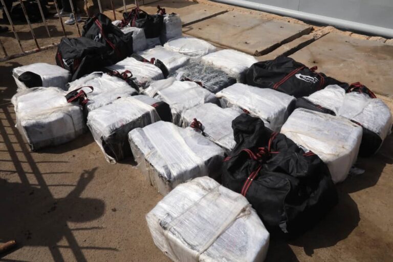 Decomisado un alijo de cocaína en una narcolancha en Senegal con tres gallegos a bordo
