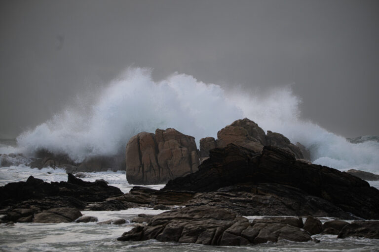 Alerta amarilla en toda la costa gallega por fenómenos costeros, con olas de hasta cinco metros