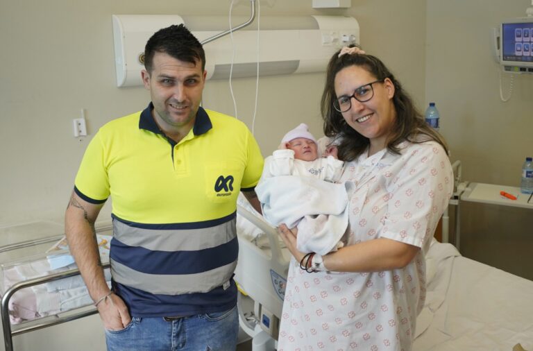 Kyliam, nacido en Vigo, y Carla, en Salamanca, son los primeros bebés españoles de 2024