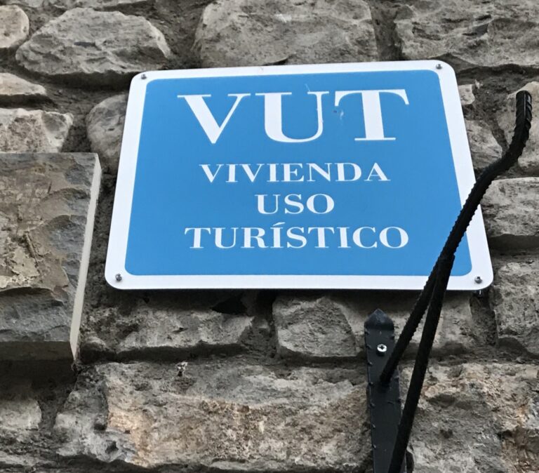 Las viviendas de uso turístico, al alza pese a las regulaciones y con críticas del sector que se siente «culpabilizado»