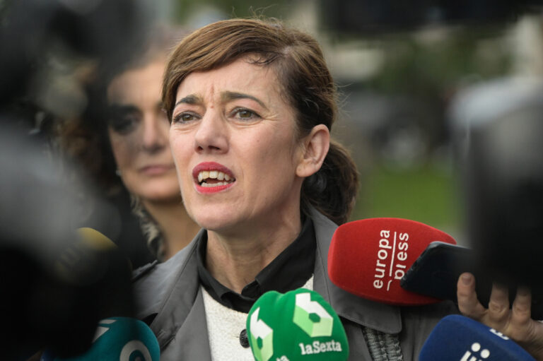 Marta Lois, sobre el vertido de pellets en las costas gallegas: «Otra vez el PP, otro desastre en nuestro mar»