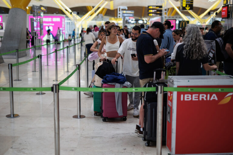 la tercera jornada de huelga en Iberia deja 11 vuelos cancelados entre los tres aeropuertos gallegos y Madrid