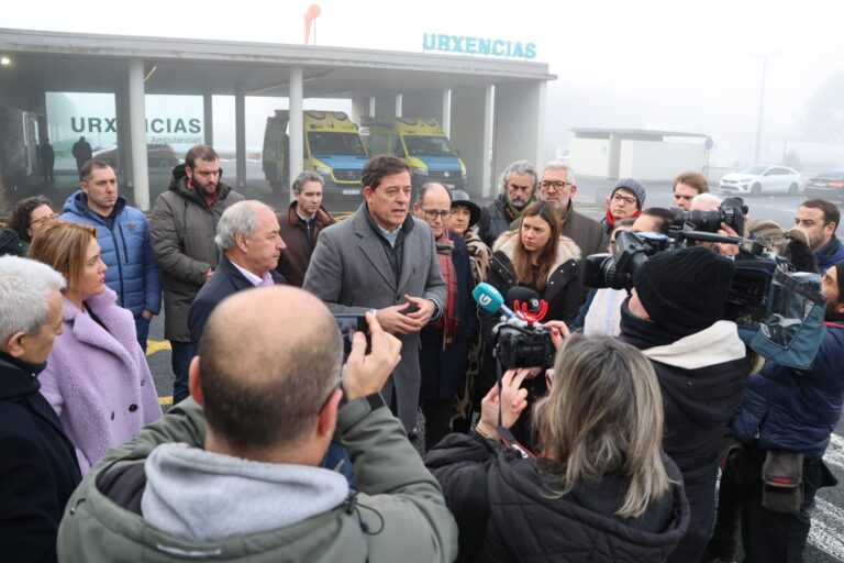 Besteiro (PSdeG) advierte a Rueda que «no va a permitir que tire de manual del Prestige» para «mentir» sobre los pellets