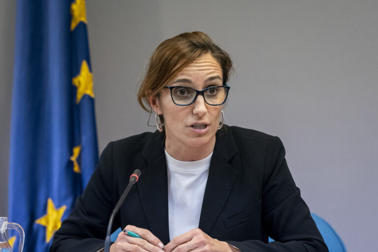 El PP acusa a la ministra de Sanidad de «postureo», «mala praxis» y falta de lealtad con las comunidades autónomas
