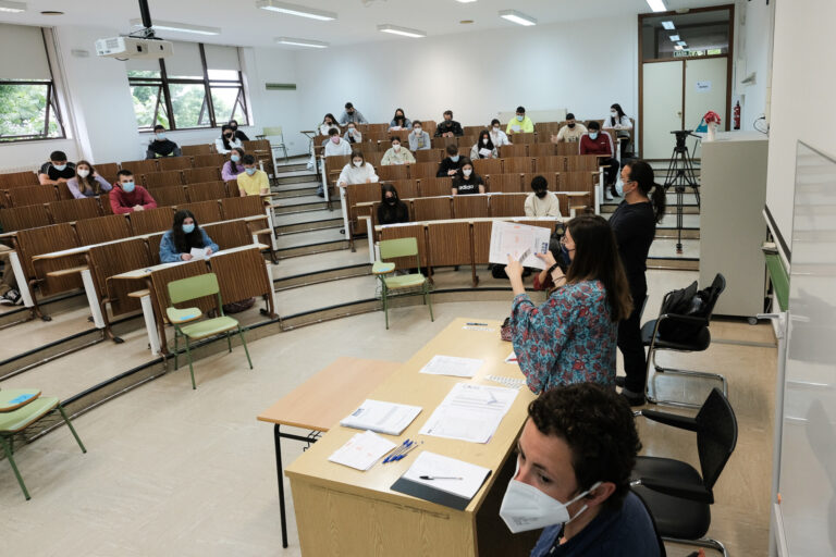 La Xunta replica que «la única administración que genera desigualdades» en la EBAU es el Gobierno con su «improvisación»