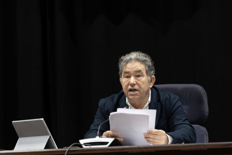 Lores ve a Pontevedra en una situación «complicada» con «problemas importantes de funcionamiento» por falta de cuentas