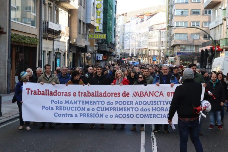 Trabajadores de Abanca secundan una jornada de huelga contra los «recortes» y para pedir negociar mejoras laborales