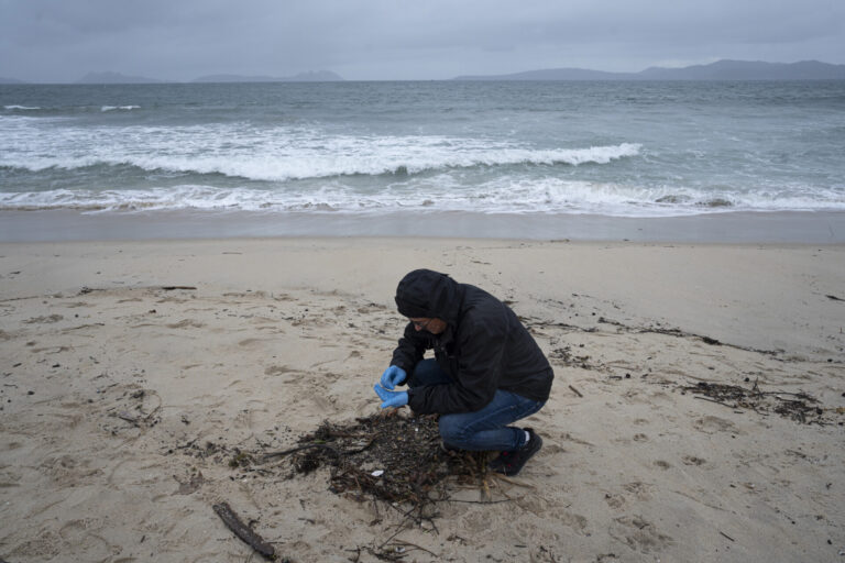 Pélets.-Cronología del vertido de pélets en Galicia desde el 8 de diciembre en que el ‘Toconao’ perdió seis contenedores