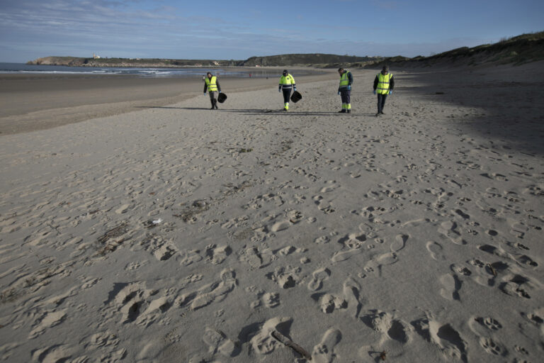 Pélets.- Los pélets recogidos en las playas de Cantabria no llegan a los 3 kilos
