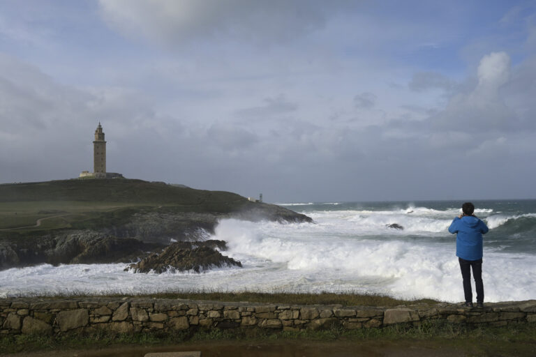 La Xunta activa una alerta naranja por temporal costero en el litoral de A Coruña y Pontevedra para este miércoles