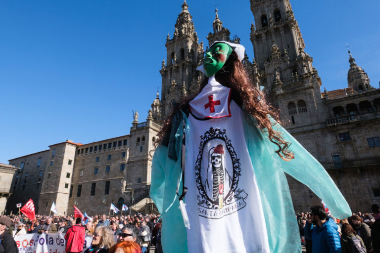 Unas 50 organizaciones convocan una manifestación en Santiago el 4 de febrero contra el «desmantelamiento» de la sanidad
