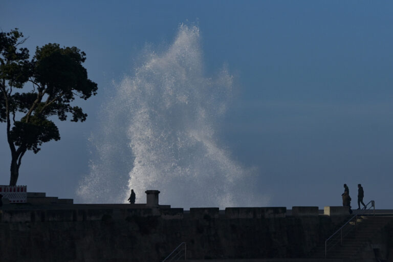 Vientos de 107 kms/h en Cedeira (A Coruña) y olas por encima de 5 metros en la costa en un lunes de alerta naranja