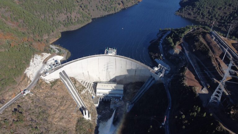 Iberdrola conecta a la red una de las dos turbinas de la Central Hidroeléctrica del Alto Tâmega (Portugal)