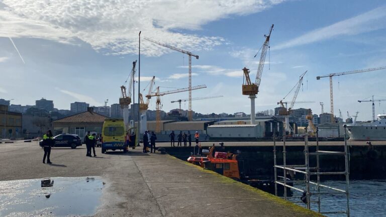 Encuentran el cadáver de un hombre en el mar en las inmediaciones del puerto de Vigo