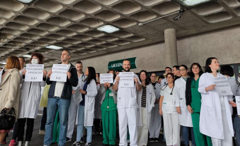 Médicos de urgencias protestan ante los hospitales gallegos para reclamar al Sergas que renegocie su acuerdo del 2007