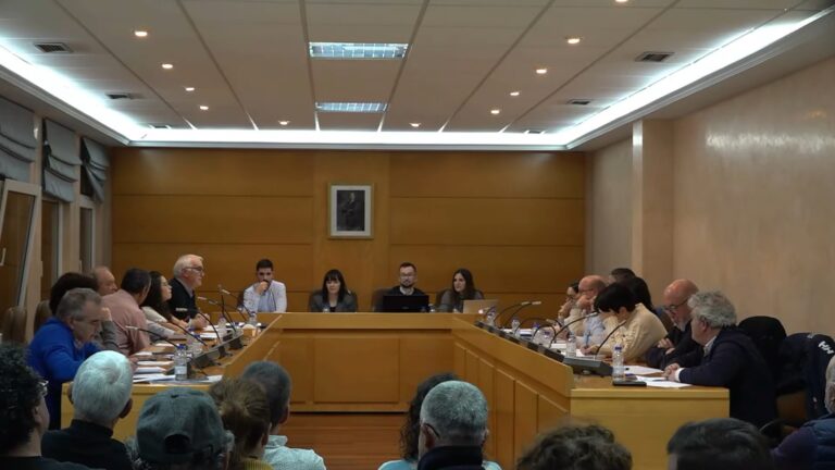 El pleno de Vilalba (Lugo) esquiva la votación sobre retirar el busto de Fraga al convertir la moción del BNG en ruego