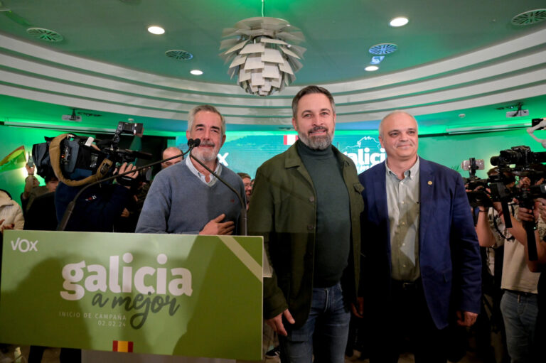 18F.- Abascal pide apoyar a Vox para «poner el cascabel» al PP y que «cambien muchas cosas» en Galicia