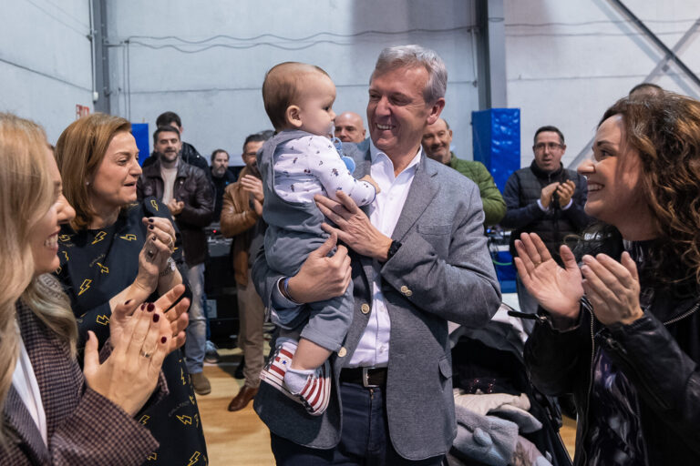 (AMP.) Rueda avisa a Sánchez antes de su visita: «Galicia tiene dignidad» y «ni de broma» aceptará «ser menos que nadie»