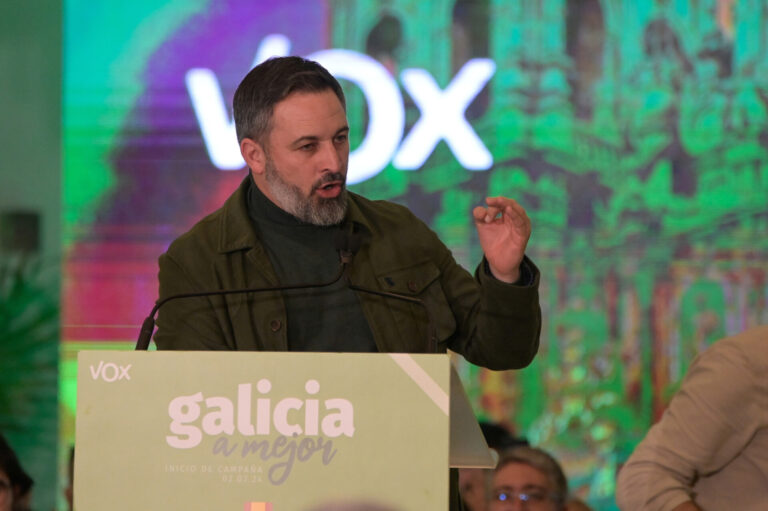 18F.- Abascal ataca a Feijóo en su feudo, Galicia: Usaba su mayoría «clientelar» para gobernar como la izquierda