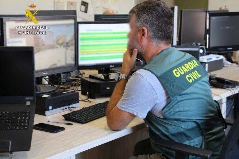 Desmantelado un grupo de estafas en Barcelona que mandó un millón de SMS fraudulentos a través de una empresa coruñesa