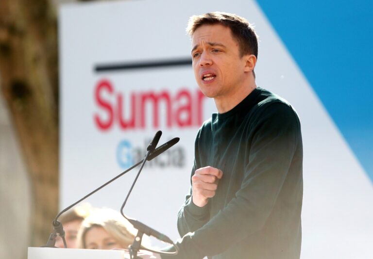 Audio:Errejón logra ‘el pasaporte’ gallego y avisa a Feijóo que no venga mucho de Madrid: «A ver si le quitan el puesto»