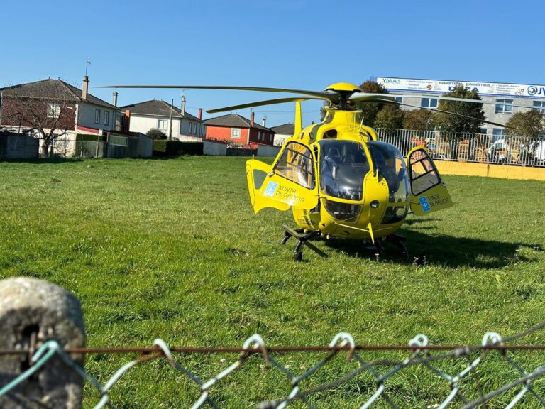 Herida una mujer tras colisionar la moto en la que circulaba contra un vehículo en Lalín (Pontevedra)