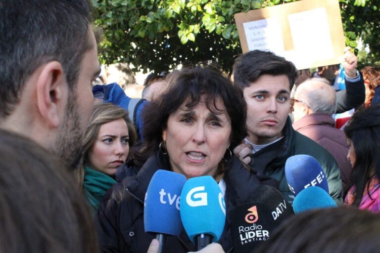 18F.- Podemos denuncia el «desmantelamiento» de la sanidad hecho por el PP, con «2.000 millones recortados en primaria»