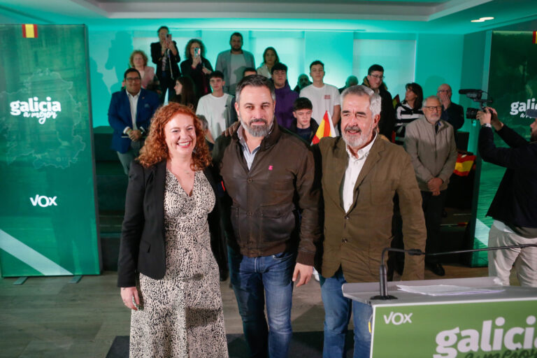 18F.- Abascal considera que es un «gigantesco insulto» que Rueda diga que Vox «no tiene» un sitio en Galicia