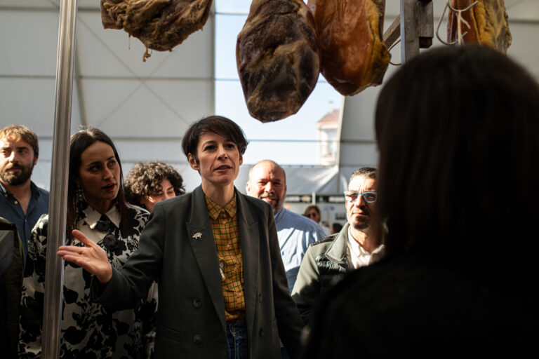 Rural.- 18F.- Pontón (BNG) reitera sus compromisos con el rural en una visita a la Feira do Cocido de Lalín (Pontevedra)