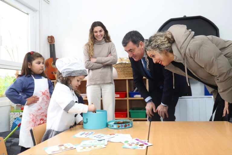 Una delegación del Gobierno de Canarias visita Galicia para conocer su modelo de educación rural