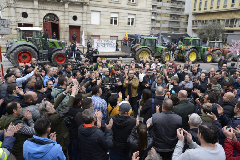 Rural.- La tractorada continuará hasta este jueves en Ourense tras reunirse ganaderos con el subdelegado del Gobierno