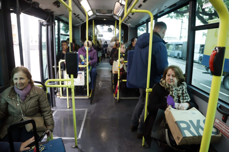 El número de usuarios de transporte urbano en Galicia crece un 16,9% en 2023, cinco puntos menos que la media nacional