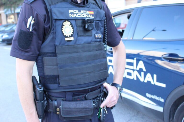 Detenido en Santiago por suplantar identidad en redes sociales para pedir imágenes sexuales a menores