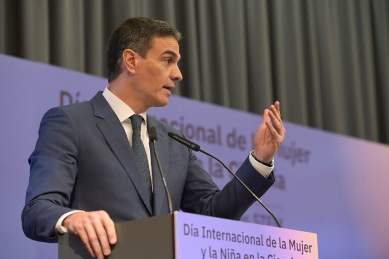 Sánchez anuncia que el Consejo de Ministros aprobará el martes 2.500 millones en avales para la entrada de una vivienda