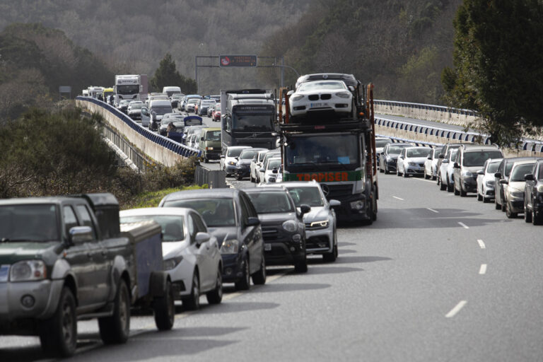 Un áccidente múltiple en la A-52, a la altura de A Cañiza (Pontevedra), provoca retenciones en dirección Ourense