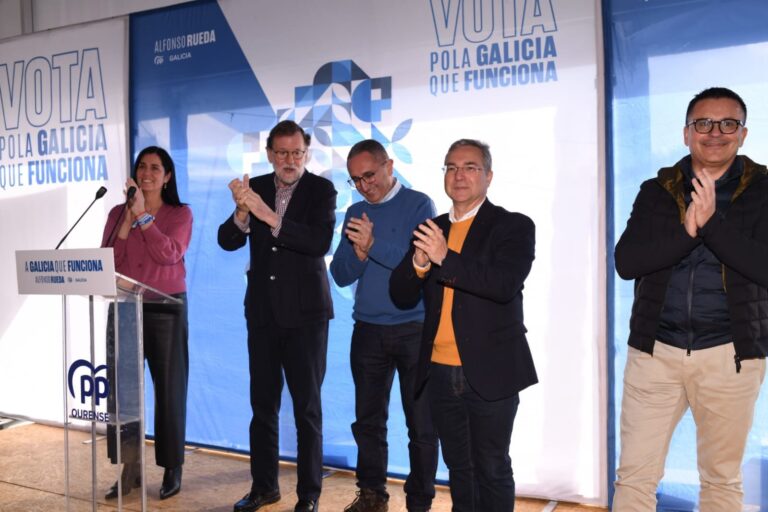 18F.- Rajoy pide el voto a los indecisos y advierte en O Carballiño (Ourense): «O gobierna el PP o entran los malos»