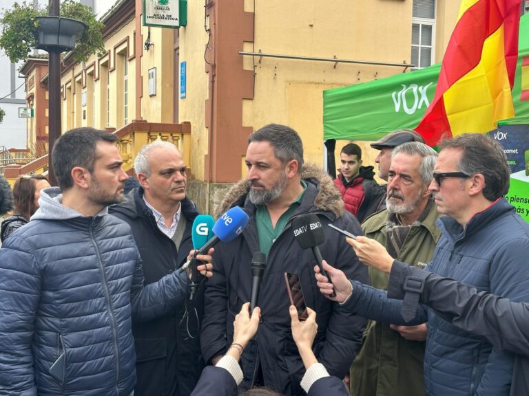 Abascal tilda de «gigantesca estafa política» la postura de Feijóo con la amnistía: «Es de una gravedad extrema»
