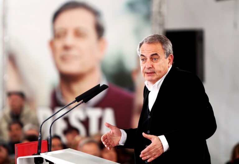 (AM) 18F.- Zapatero carga contra la «hipocresía» del PP y dice: «En unas semanas propondrán beatificar a Puigdemont»