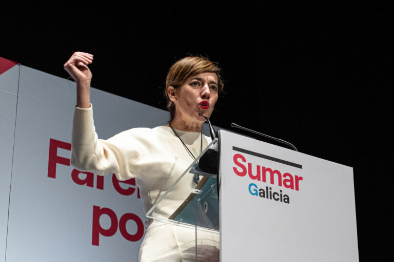 Sumar dice que los gallegos «no pueden ir a votar» sin conocer la opinión de Rueda sobre el indulto del PP a Puigdemont