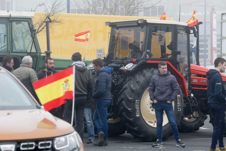 Agromuralla llama a bloquear los accesos de A Coruña este jueves para protestar ante la Delegación del Gobierno