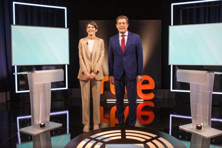 Debate 18F.-Pontón y Besteiro dibujan un bipartito en un careo de guante blanco con un «candidato ausente» muy presente