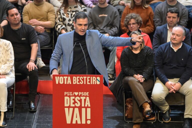 18F.- Sánchez acusa a Feijóo de negociar amnistía e indultos con independentistas a la vez que les llamaba terroristas