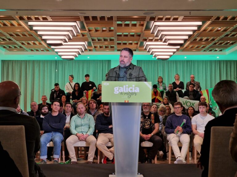 Abascal, ante la acusación del PP de que Vox hace pinza con el PSOE: «¿Pero qué pinza ni qué mierda? Argumento de saldo»