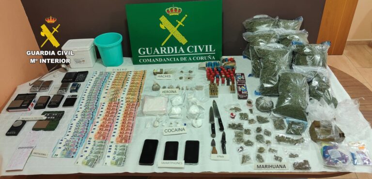 Un operativo antidroga en Boiro se salda con 8 detenidos y la incautación de cocaína, hachís, marihuana y munición