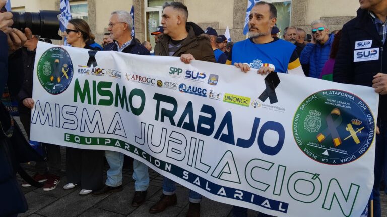 Policías nacionales y guardias civiles piden el reconocimiento como «profesión de riesgo» en una protesta en A Coruña