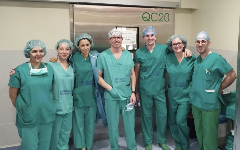 El hospital Álvaro Cunqueiro de Vigo realiza la primera intervención quirúrgica en Galicia de un paciente con TOC